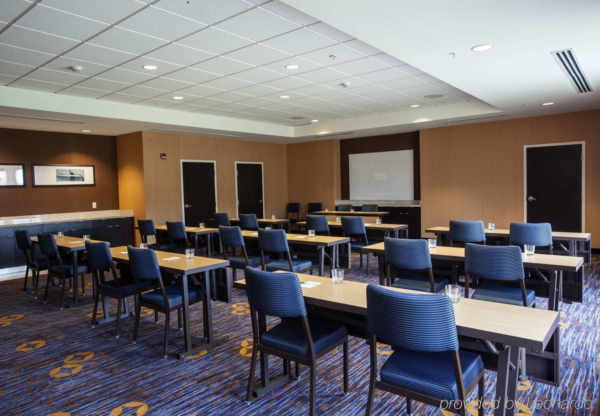 Courtyard By Marriott York Hotel Exterior photo