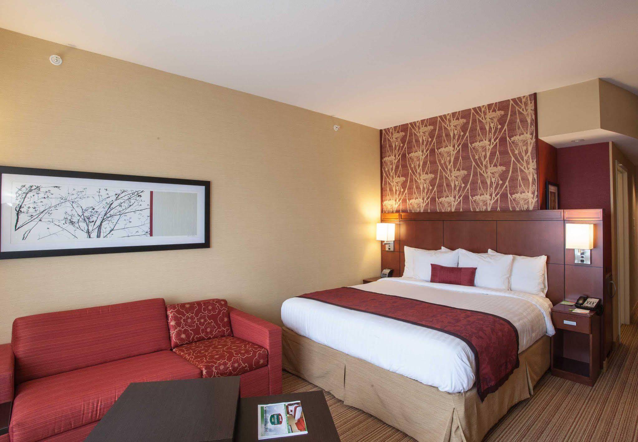 Courtyard By Marriott York Hotel Exterior photo
