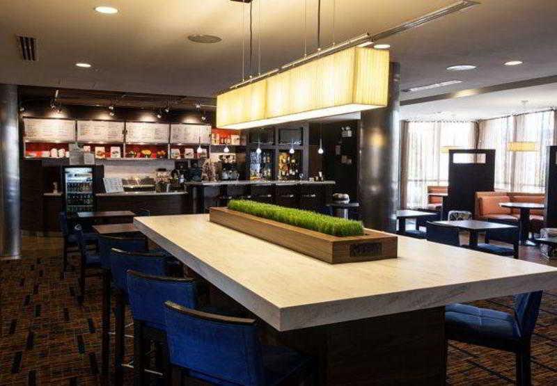 Courtyard By Marriott York Hotel Exterior photo