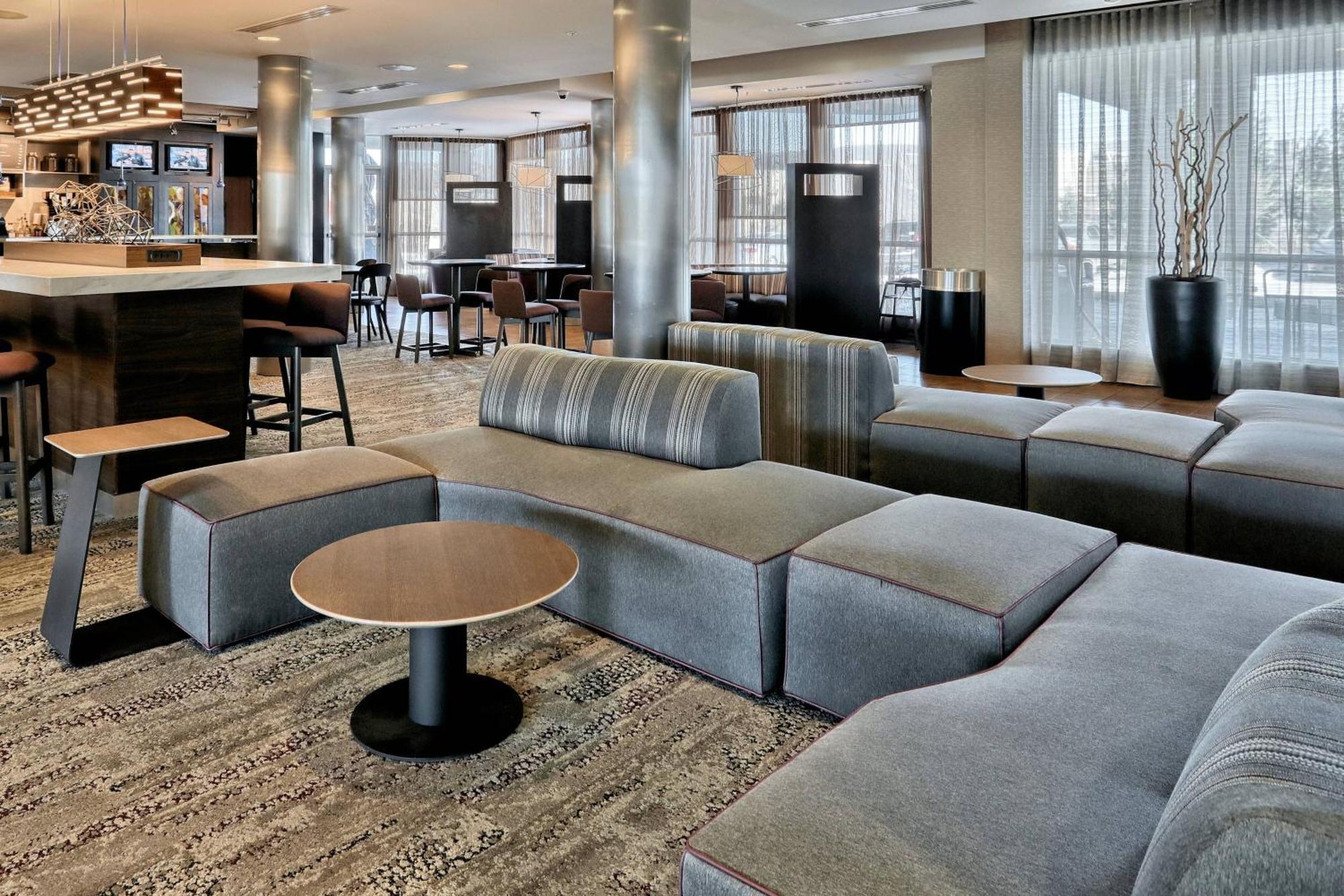 Courtyard By Marriott York Hotel Exterior photo