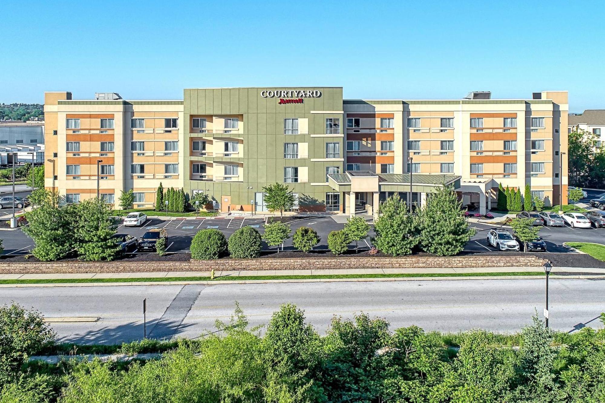 Courtyard By Marriott York Hotel Exterior photo