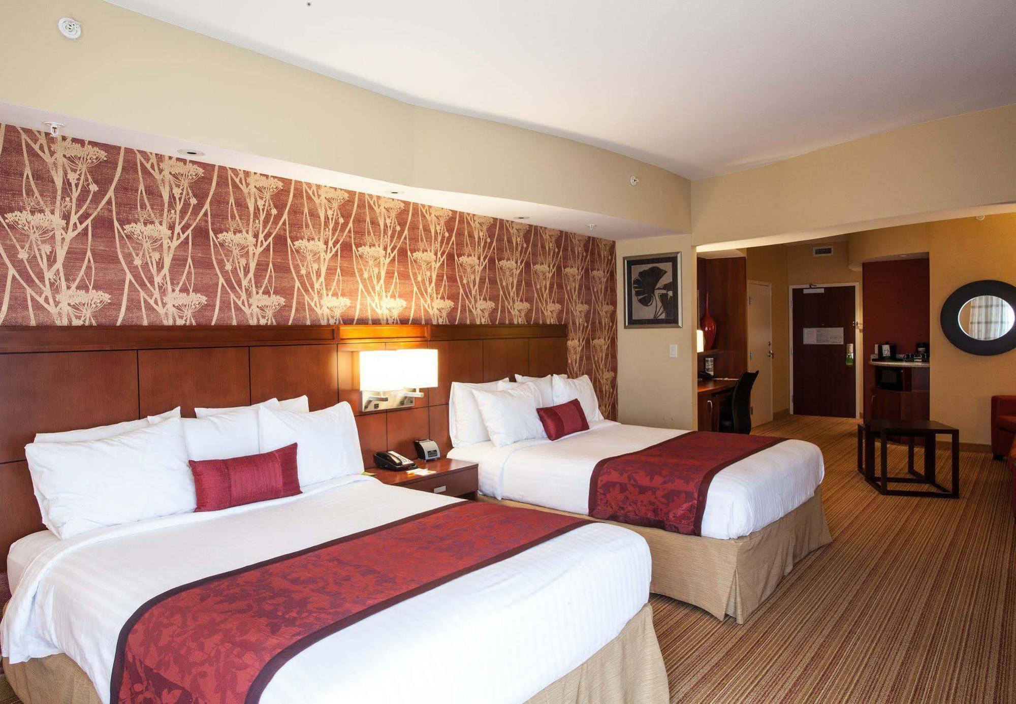 Courtyard By Marriott York Hotel Exterior photo